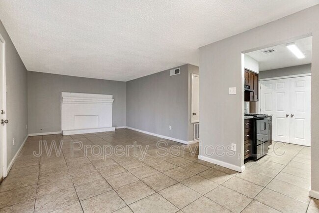 Photo - 929 Monterey Ct W Unit A