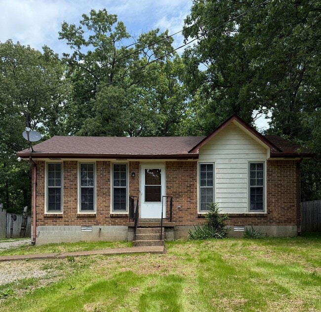 2BR Brick Home in Dickson - 2BR Brick Home in Dickson