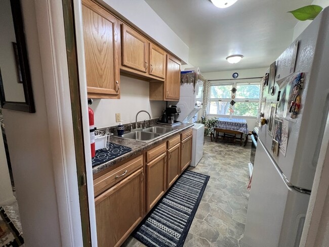 Photo - 103 W Oregon St