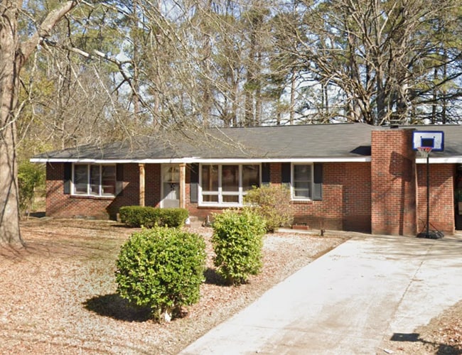 Building Photo - 2 Bedrooms- 1 Bathroom- House in West Rome!