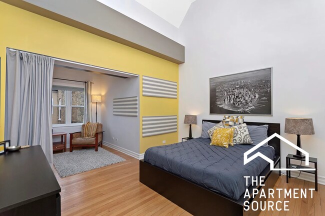 Building Photo - 1430 W Lunt Ave Unit 2W