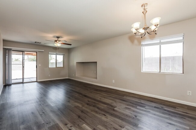 Photo - 1074 E Silversmith Trail