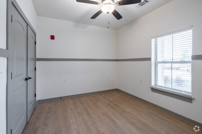 2BR, 1BA - 928SF - Second Bedroom