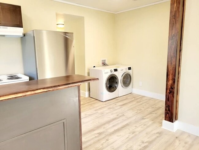 Photo - 133 E 4th St Unidad #3