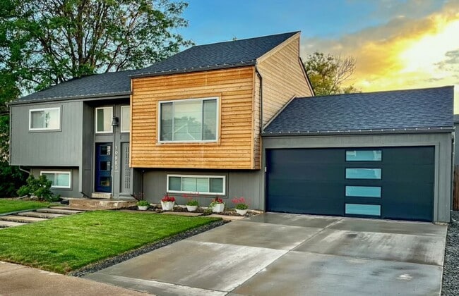Remodeled 3-Bedroom Single Family Home wit... - Remodeled 3-Bedroom Single Family Home wit...