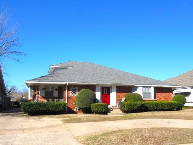 Building Photo - 3609/11 N Drexel Unit 3611 N Drexel