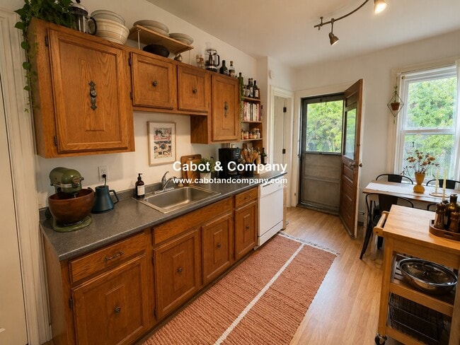 24 Mead St Unit 1