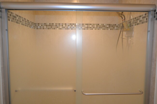 BAÑO PRINCIPAL - 10022 NW 41st St