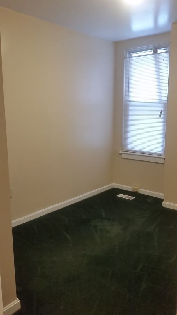 Building Photo - South Oakland renovated apartment Unit 1