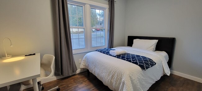 Photo - 19925 Wallingford Ave N