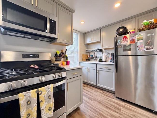 Building Photo - 331 4th St Unit 2F