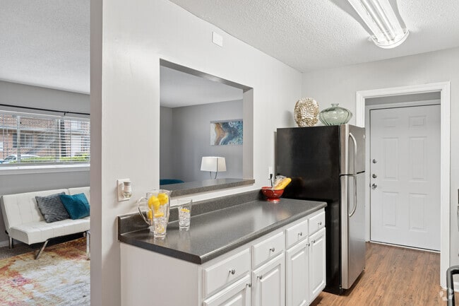 Doncaster 2BR, 1BA - 940SF - Kitchen