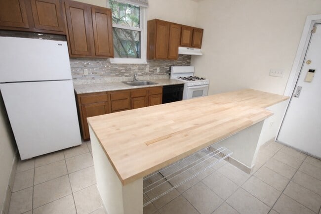 Photo - ASHLEY PLACE -- 080
