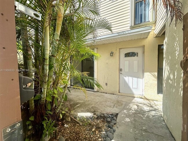 Building Photo - 645 Executive Center Dr Unit R101