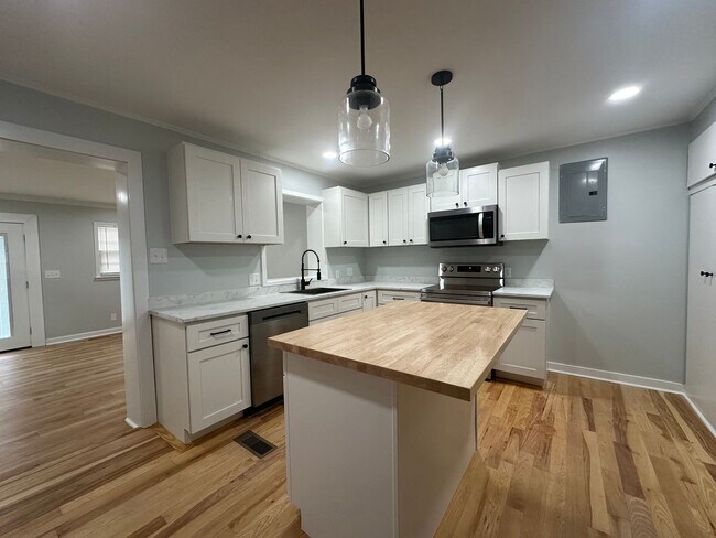 Photo - 3 Bedroom 2 Bathroom Spilt Unit in Wilmington