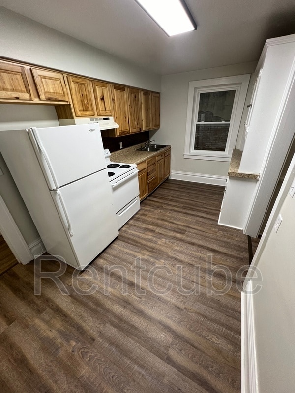 Photo - 243 W 11th St Unit Apt 6