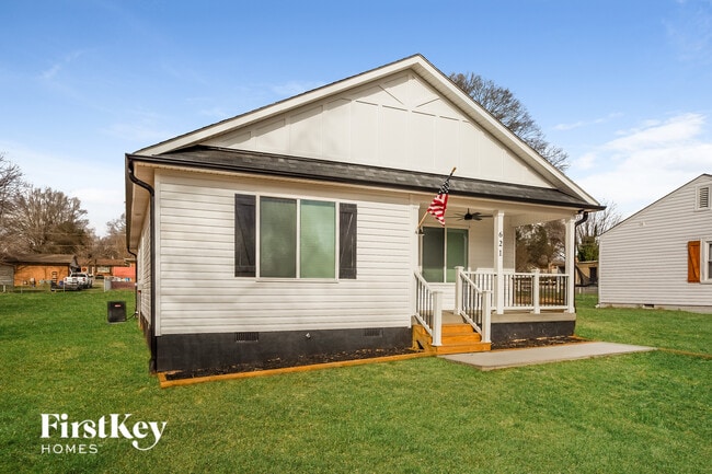 Building Photo - 621 E Mills Dr