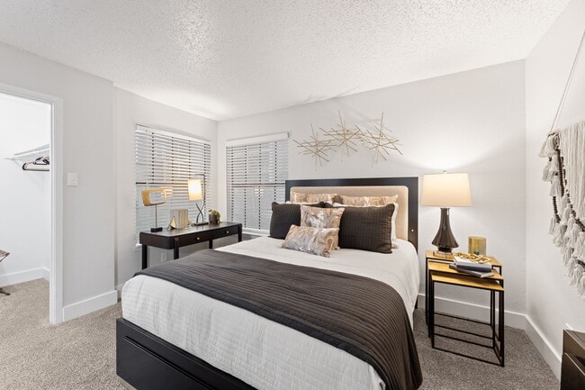 Building Photo - Aven East