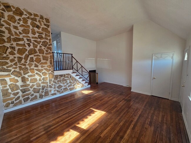 Photo - 1321 E 23rd St