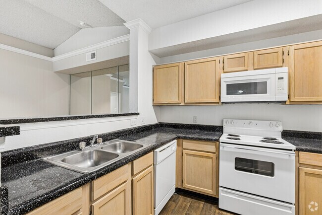 2BR, 2BA - 1,177SF - Kitchen - Riverchase