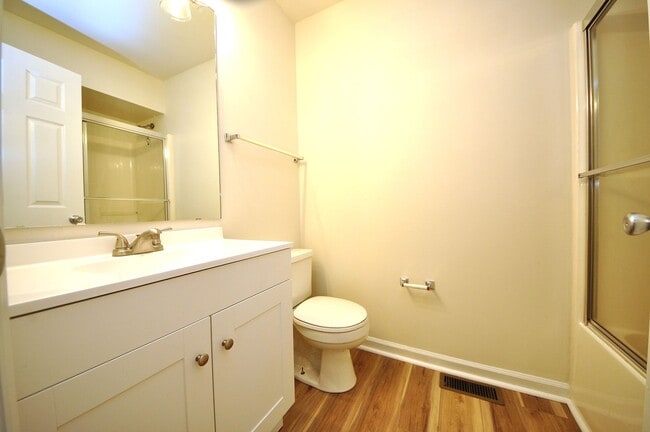 Photo - Beautiful Renovated 3 Bedroom 3 Bathroom i... Unit 59