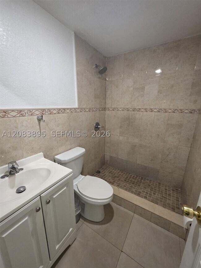 1035 W 77th St Unit 215