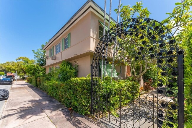 Building Photo - 28 Almeria Ave Unit 4