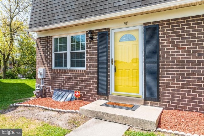 Building Photo - 37 Cardor Ct