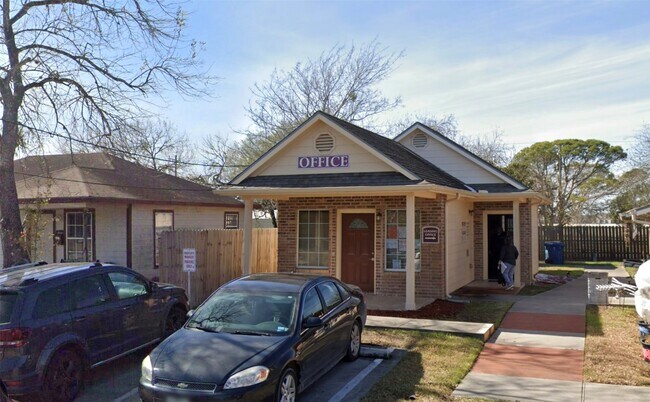 Photo - 924 Flores St