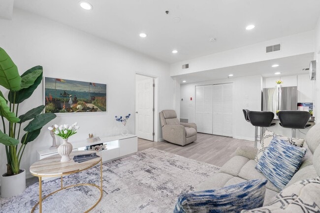 Photo - 920 Jefferson St Unit 201