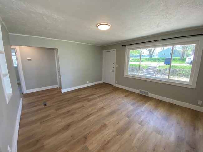 2209 N 38th Ave