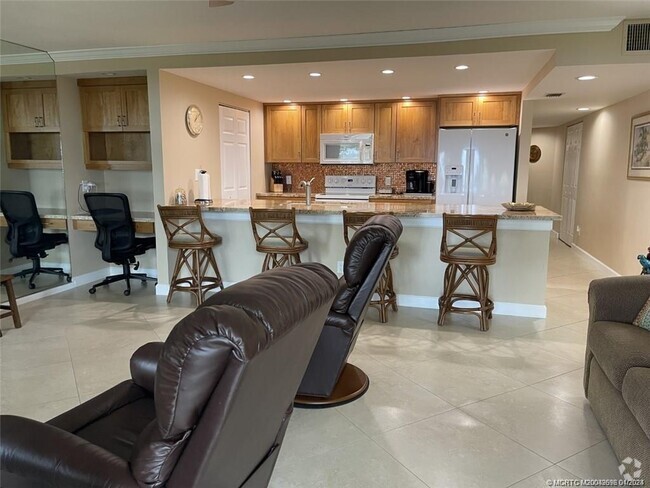 Building Photo - 264 NE Edgewater Dr Unit 102 Rental
