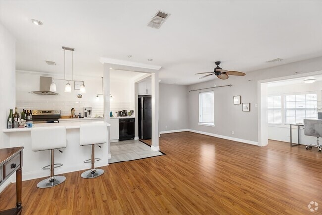 Building Photo - 2824 Briarhurst Dr Unit 14 Rental