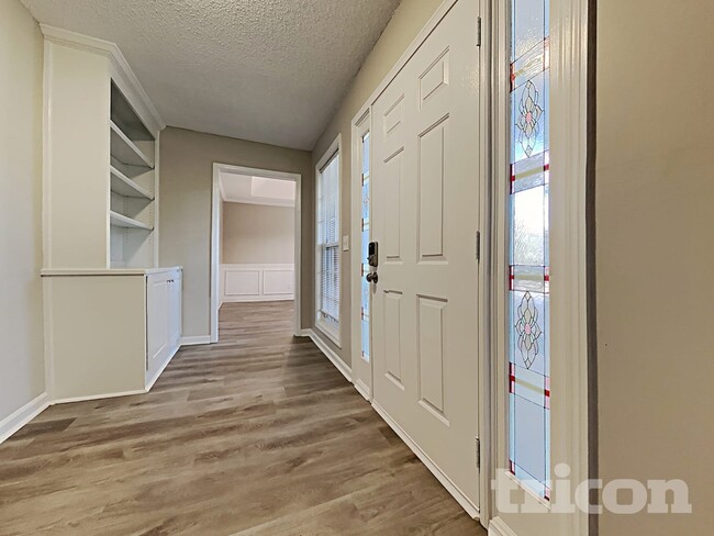 Photo - 1607 Amalie Dr