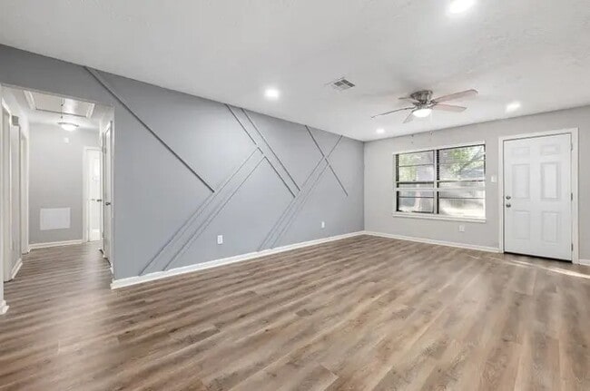 Photo - 9806 Thrush St