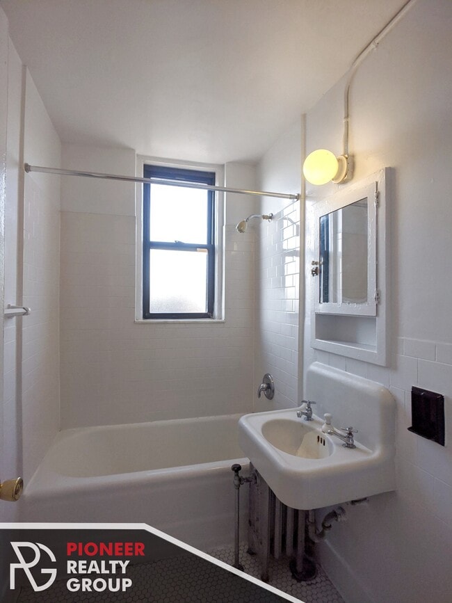 Photo - 3327 W Diversey Ave Unit 137