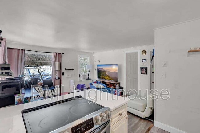 Photo - 117 Upton Dr