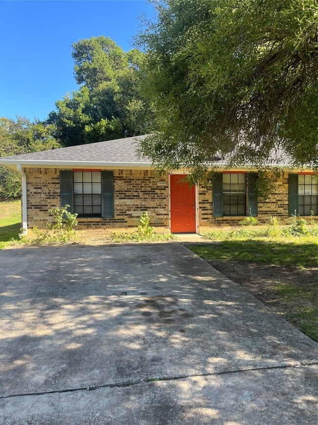 Photo - 3005 Manor Ln