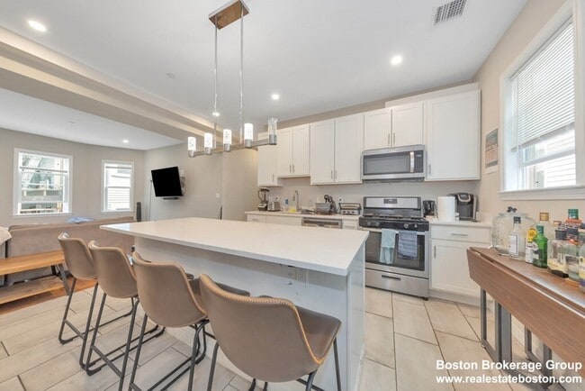 Photo - 228 Calumet St