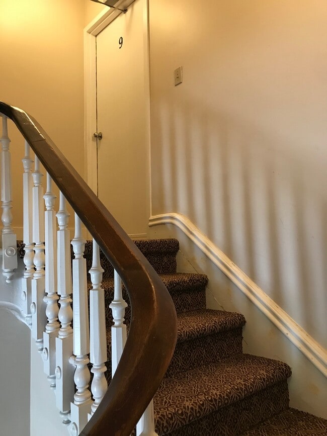 156 Circular St Unit 9