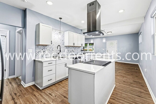 Photo - 3146 Broadway St