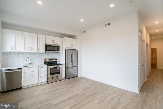 Building Photo - 2201 Washington Ave Unit 210