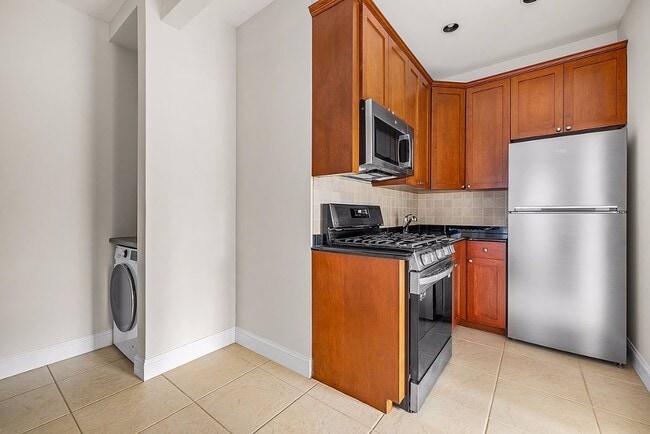 375 Dean St Unit 2