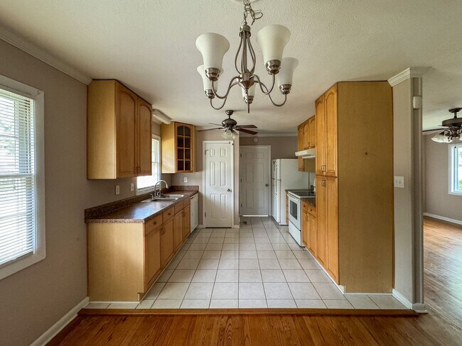 Photo - Charming 3 Bed 2 Bath Fayetteville Home with Fenced Yard