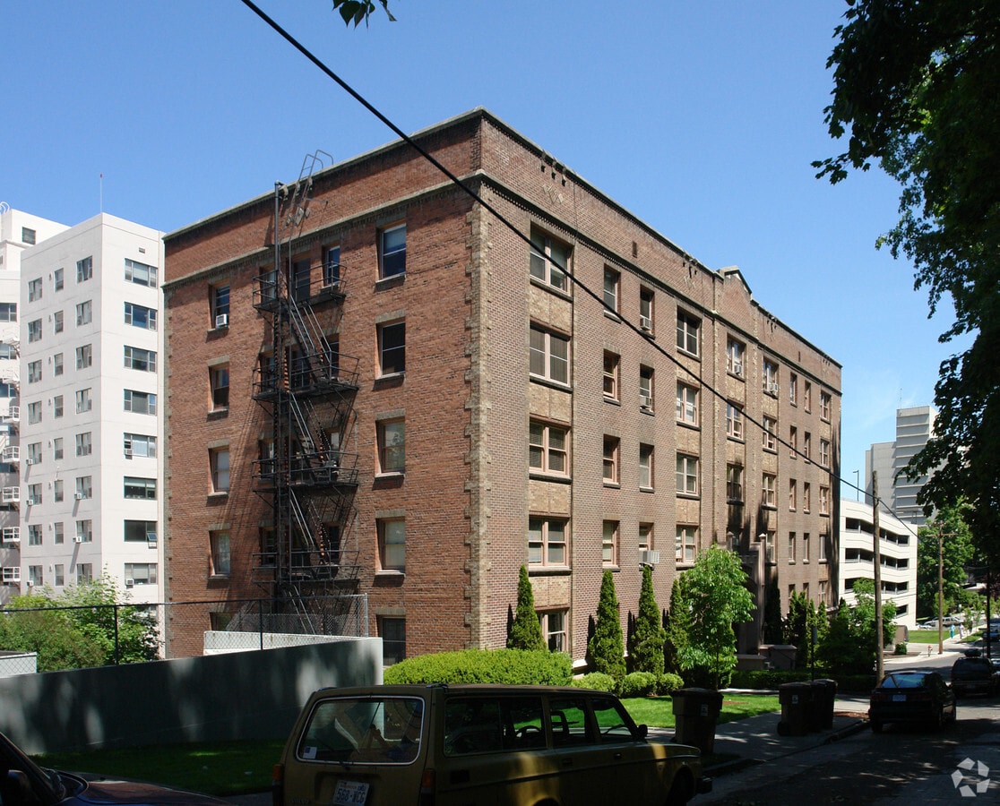 Franklin Hall Apartments - Franklin Hall Apartments