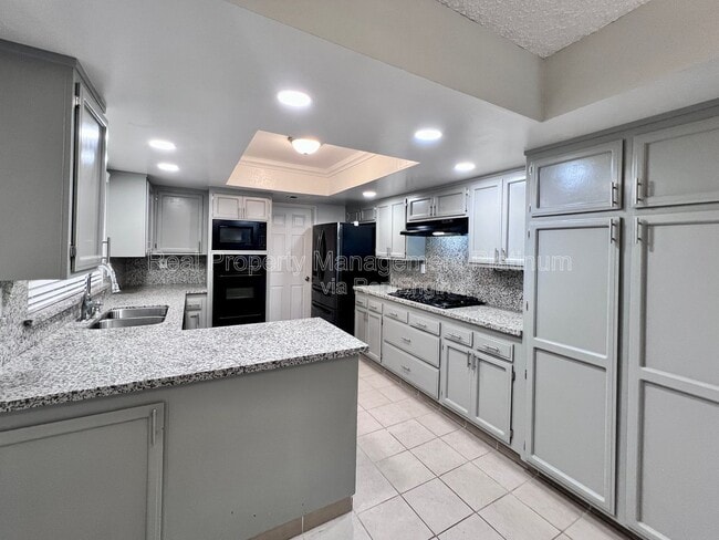 Building Photo - 404 N Villa Ave