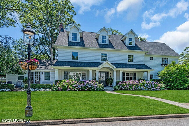 12 Red Oak Dr