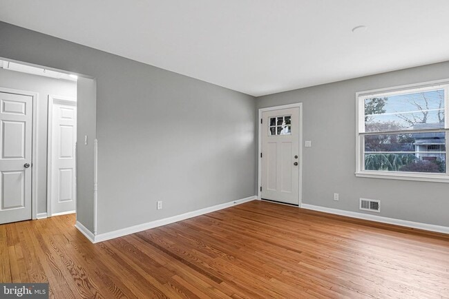 Photo - 617 N Wakefield St