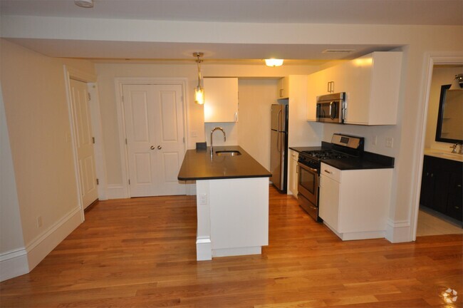 Building Photo - 656 Massachusetts Ave Unit 1 Rental