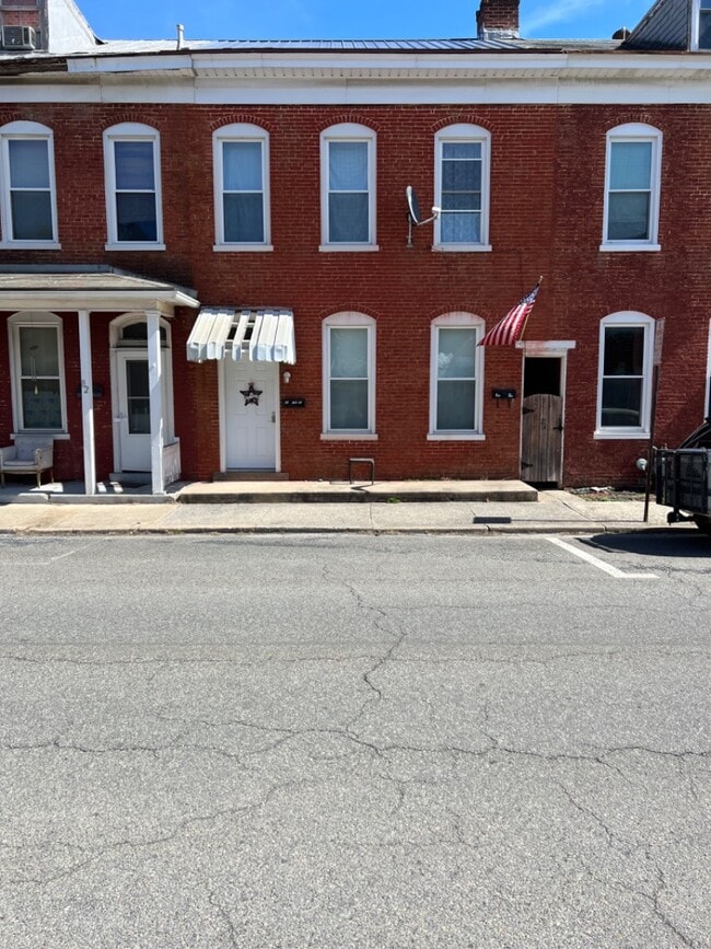 80 Logan St